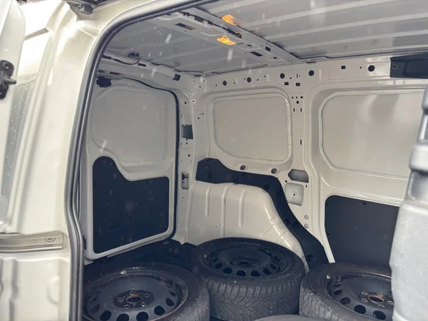 VOLKSWAGEN Caddy Van (2025) — foto 8 van 18
