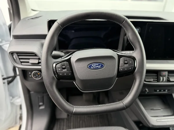 Ford Transit Courier (2025) — foto 6 van 35