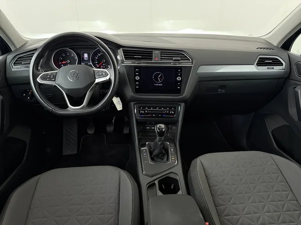 VOLKSWAGEN Tiguan (2022) — foto 28 van 28
