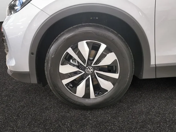 VOLKSWAGEN Tiguan (2026) — foto 10 van 15