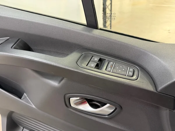 Renault Trafic (2023) — foto 9 van 29