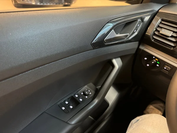 VOLKSWAGEN T-Cross (2025) — foto 9 van 23