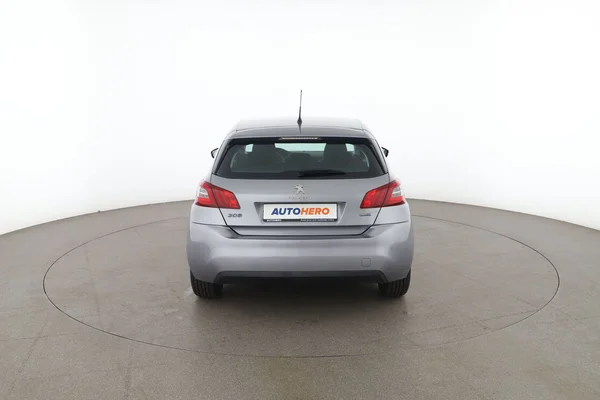 Peugeot 308 (2016) — foto 11 van 16
