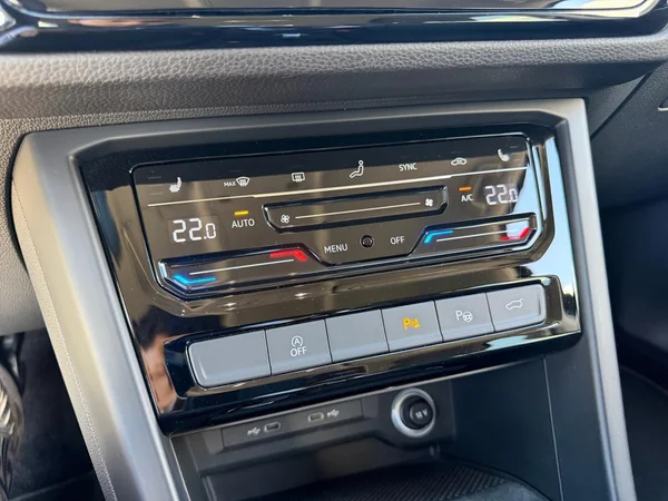 VOLKSWAGEN Touran (2025) — foto 15 van 24
