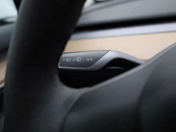 Tesla Model 3 (2023) — foto 21 van 42