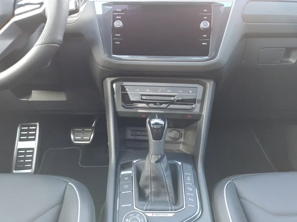 VOLKSWAGEN Tiguan (2025) — foto 6 van 15