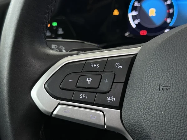 VOLKSWAGEN Golf (2021) — foto 9 van 30