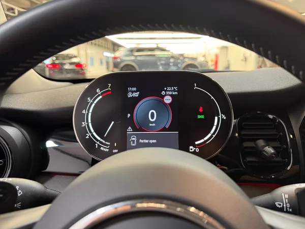 MINI Cooper-S (2023) — foto 8 van 28