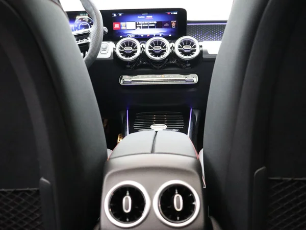 Mercedes-Benz EQB (2026) — foto 8 van 29