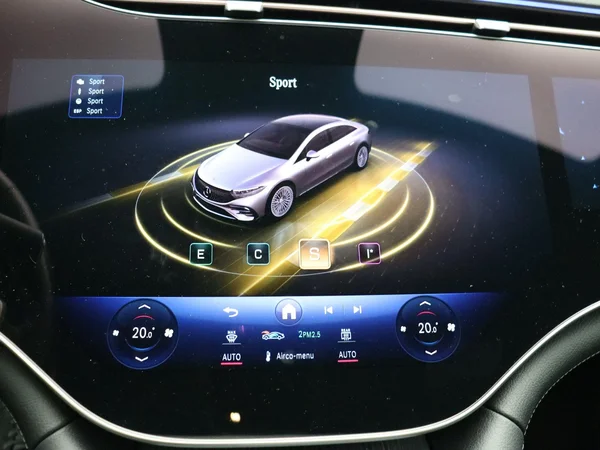 Mercedes-Benz EQS (2023) — foto 16 van 38