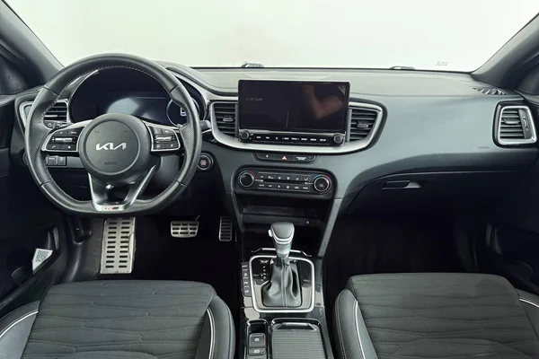 Kia Ceed (2022) — foto 17 van 35