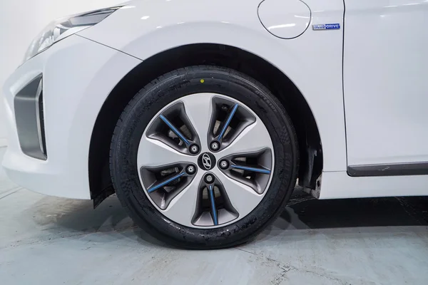 Hyundai Ioniq PHEV (2018) — foto 2 van 54