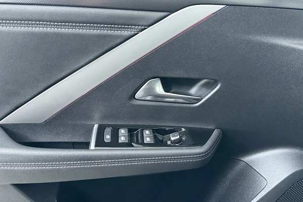 Opel Astra (2024) — foto 8 van 19