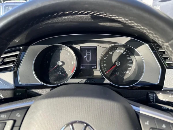 VOLKSWAGEN Passat Variant Dsl (2021) — foto 7 van 21