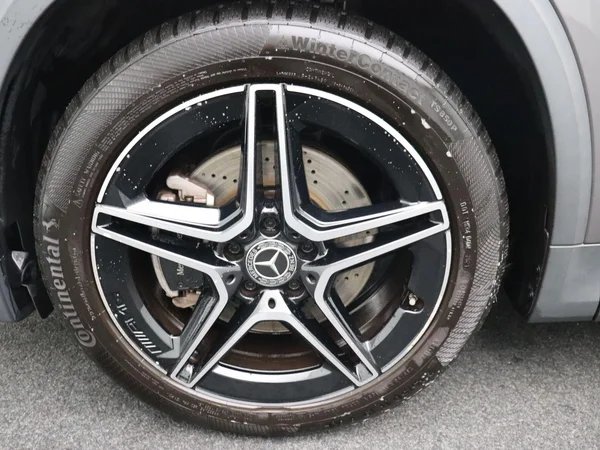 Mercedes-Benz GLA (2021) — foto 25 van 27