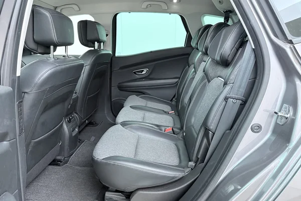 Renault Scenic (2021) — foto 13 van 14