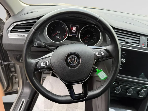 VOLKSWAGEN Tiguan (2020) — foto 5 van 24