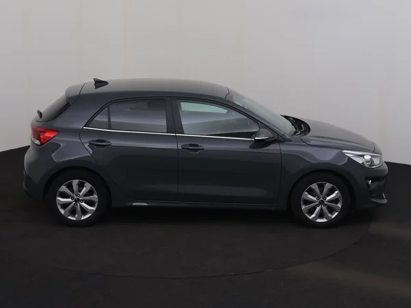 KIA Rio (2021) — foto 22 van 26