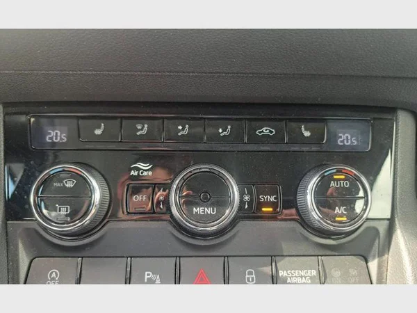 Skoda Karoq (2020) — foto 11 van 23
