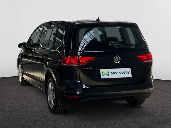 VOLKSWAGEN Touran (2019) — foto 9 van 20