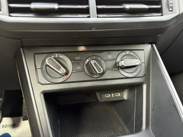 VOLKSWAGEN Polo (2024) — foto 16 van 19