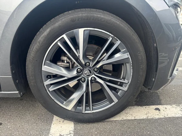 SKODA Enyaq Coupé (2023) — foto 35 van 40