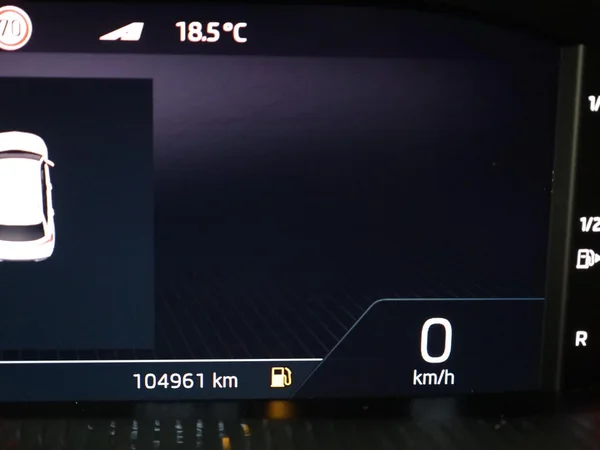 SKODA Kamiq (2022) — foto 8 van 21