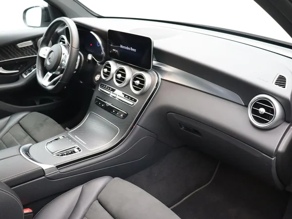 Mercedes-Benz GLC (2021) — foto 16 van 26