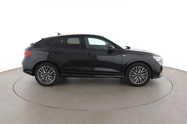 Audi Q3 (2021) — foto 13 van 16