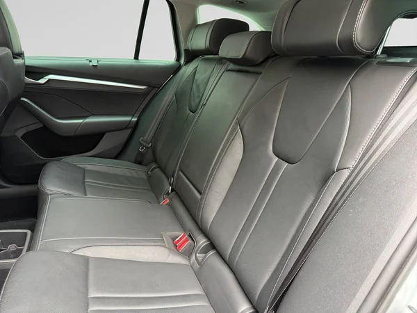 SKODA Octavia Combi (2024) — foto 13 van 19