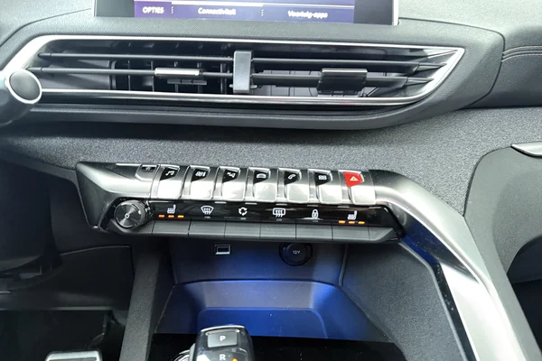 Peugeot 3008 (2019) — foto 9 van 25