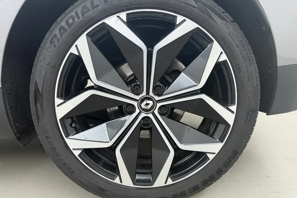 Renault Grand Scenic (2023) — foto 9 van 22