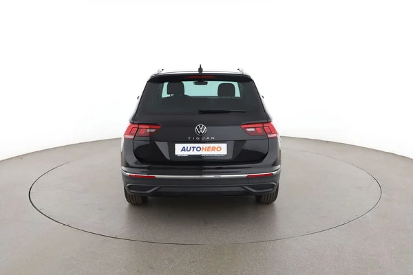 Volkswagen Tiguan (2021) — foto 11 van 16