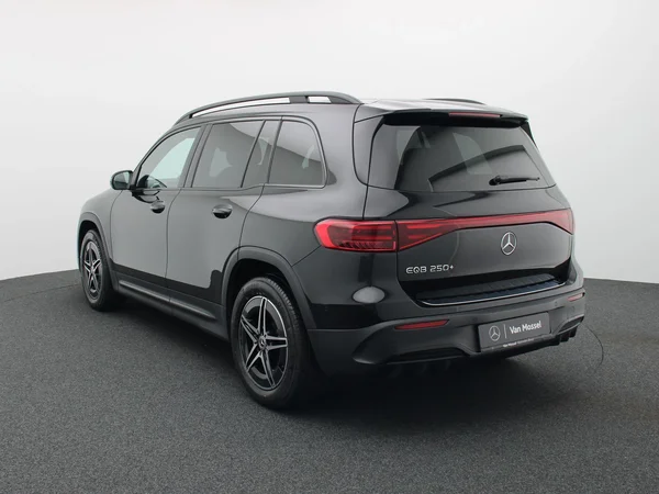 Mercedes-Benz EQB (2025) — foto 12 van 28