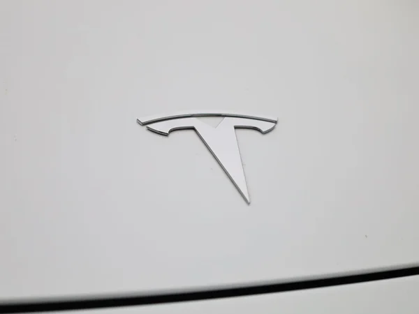 Tesla Model Y (2023) — foto 35 van 43