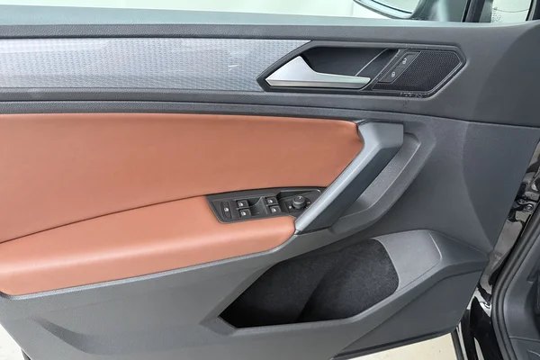 Volkswagen Tiguan (2021) — foto 8 van 17