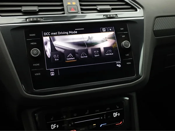 VOLKSWAGEN Tiguan (2021) — foto 14 van 23