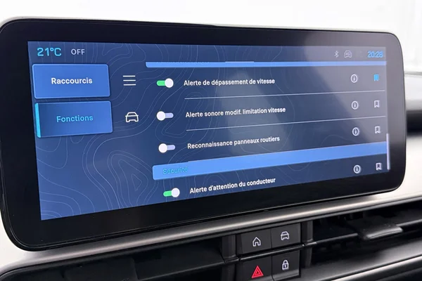 Jeep E-Avenger (2025) — foto 21 van 38