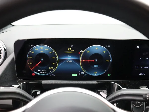 Mercedes-Benz EQA (2023) — foto 4 van 25