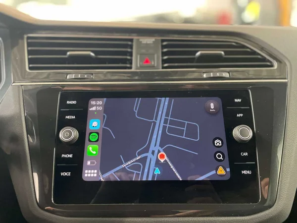 Volkswagen Tiguan (2021) — foto 8 van 21