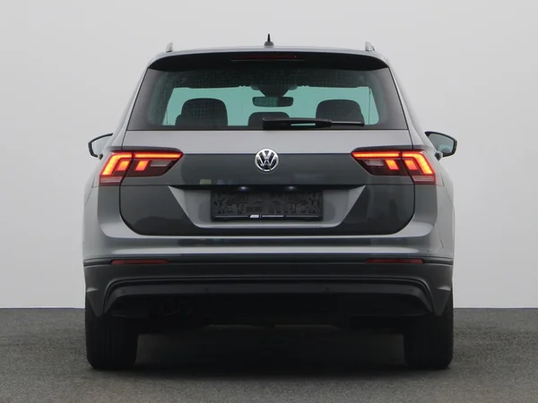 VOLKSWAGEN Tiguan (2019) — foto 18 van 21