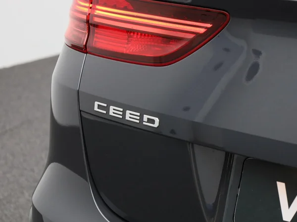 Kia Ceed Sportswagon (2023) — foto 31 van 41