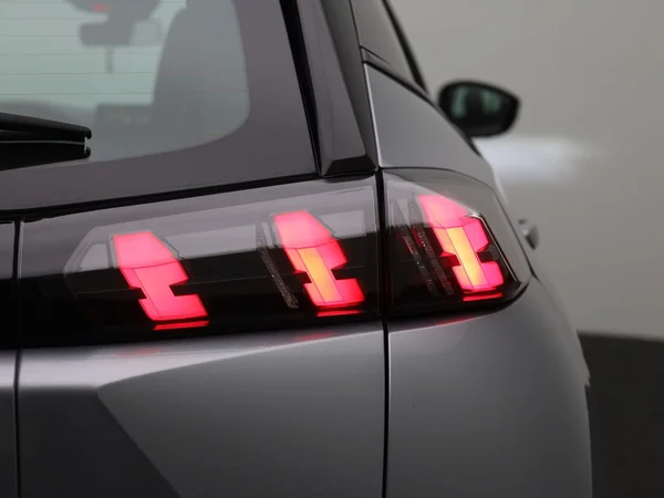 Peugeot e-2008 (2023) — foto 31 van 43
