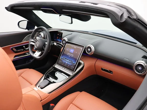 Mercedes-Benz SL (2025) — foto 21 van 34