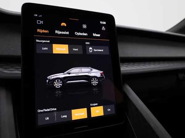 Polestar 2 (2022) — foto 25 van 49