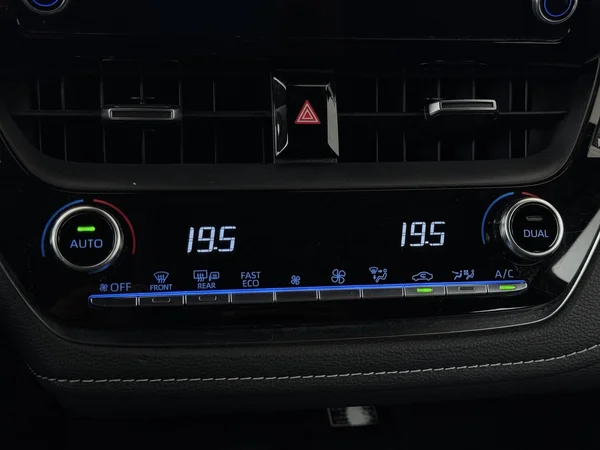 TOYOTA Corolla (2022) — foto 18 van 27