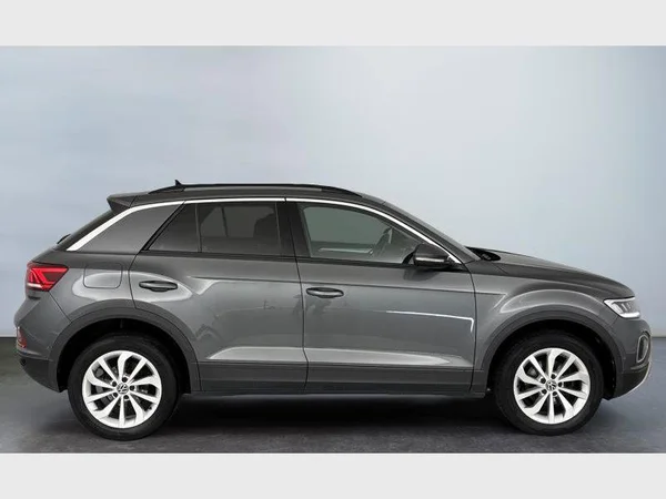 Volkswagen T-Roc (2022) — foto 18 van 24