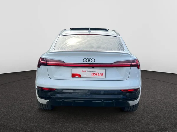 AUDI Q8 Sportback e-tron (2024) — foto 20 van 24