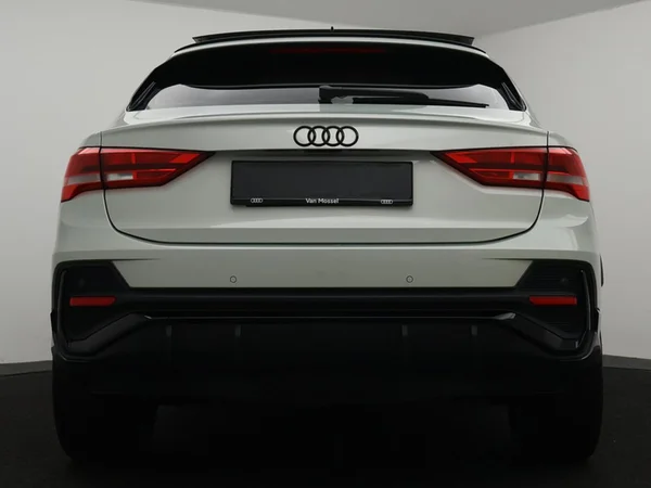 AUDI Q3 Sportback (2020) — foto 14 van 25