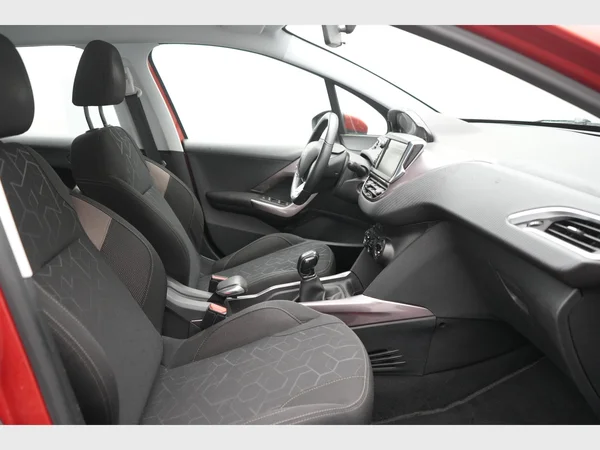 PEUGEOT 2008 (2014) — foto 9 van 20